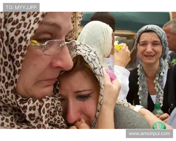 波黑居民出租阳台观战引热议